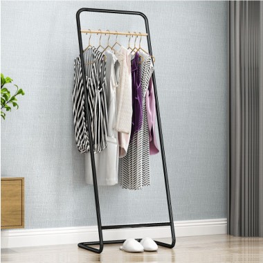 מתלה בגדים בעיצוב מעודן