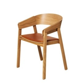 כסא מעץ עם משענת ומושב מרופדים דגם אפרת